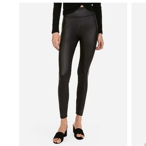 🔥•New• Matte faux Leather Hi waist leggings